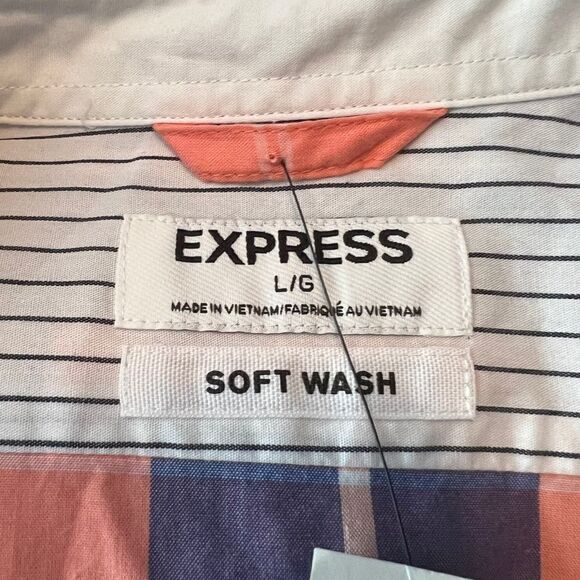 NWT! Express plaid soft wash button down shirt. Size large - Picture 4 of 12